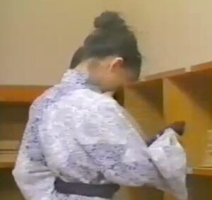 [動画]CS温泉番組のお色気シーン｜黒髪のリアルな巨乳感が妙に色っぽくてやばいwwの画像